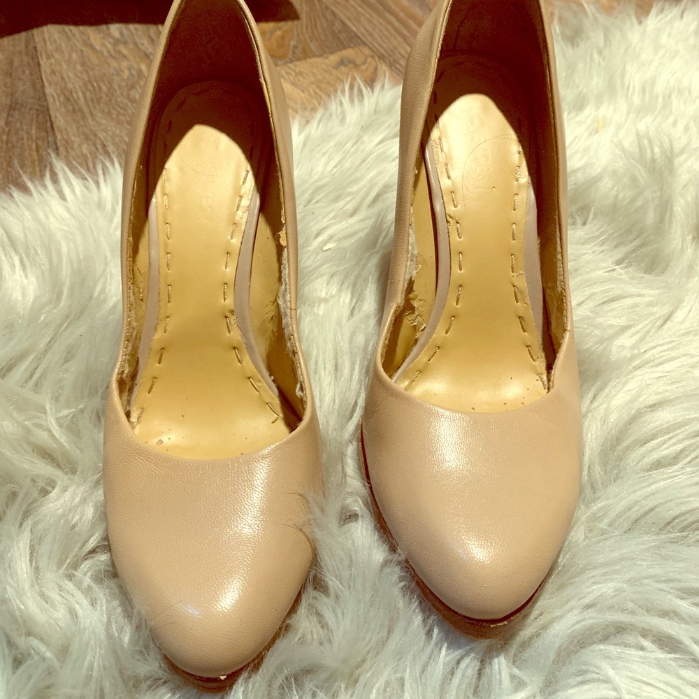 Tan classic heels!!!!